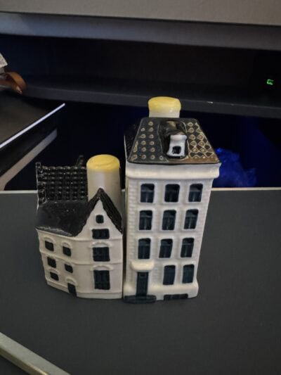 KLM Delft Blue miniature house gift received after a business class upgrade