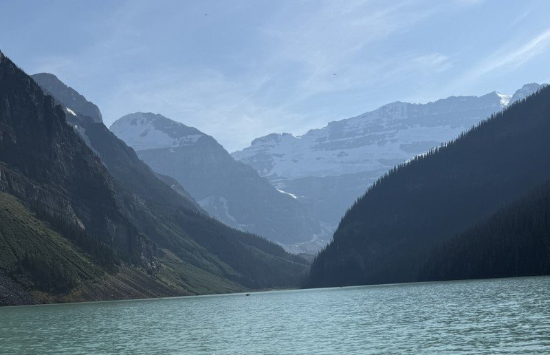 Lake Louise turquoise water with glacier and mountain views